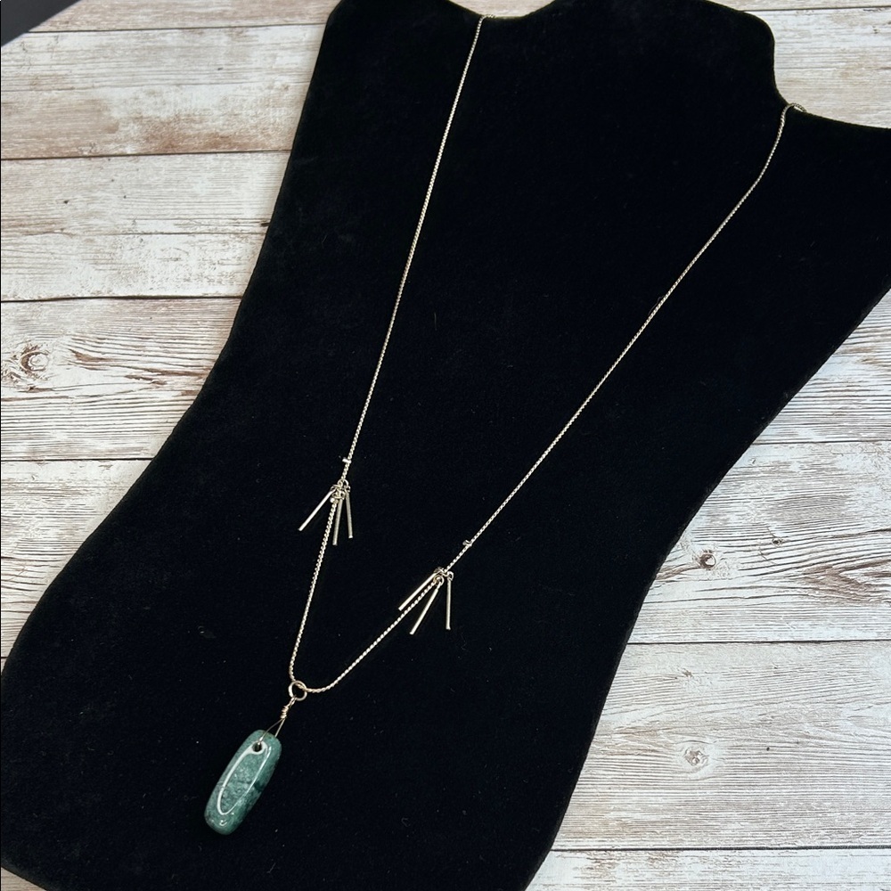 Elegant Green Stone Pendant Necklace